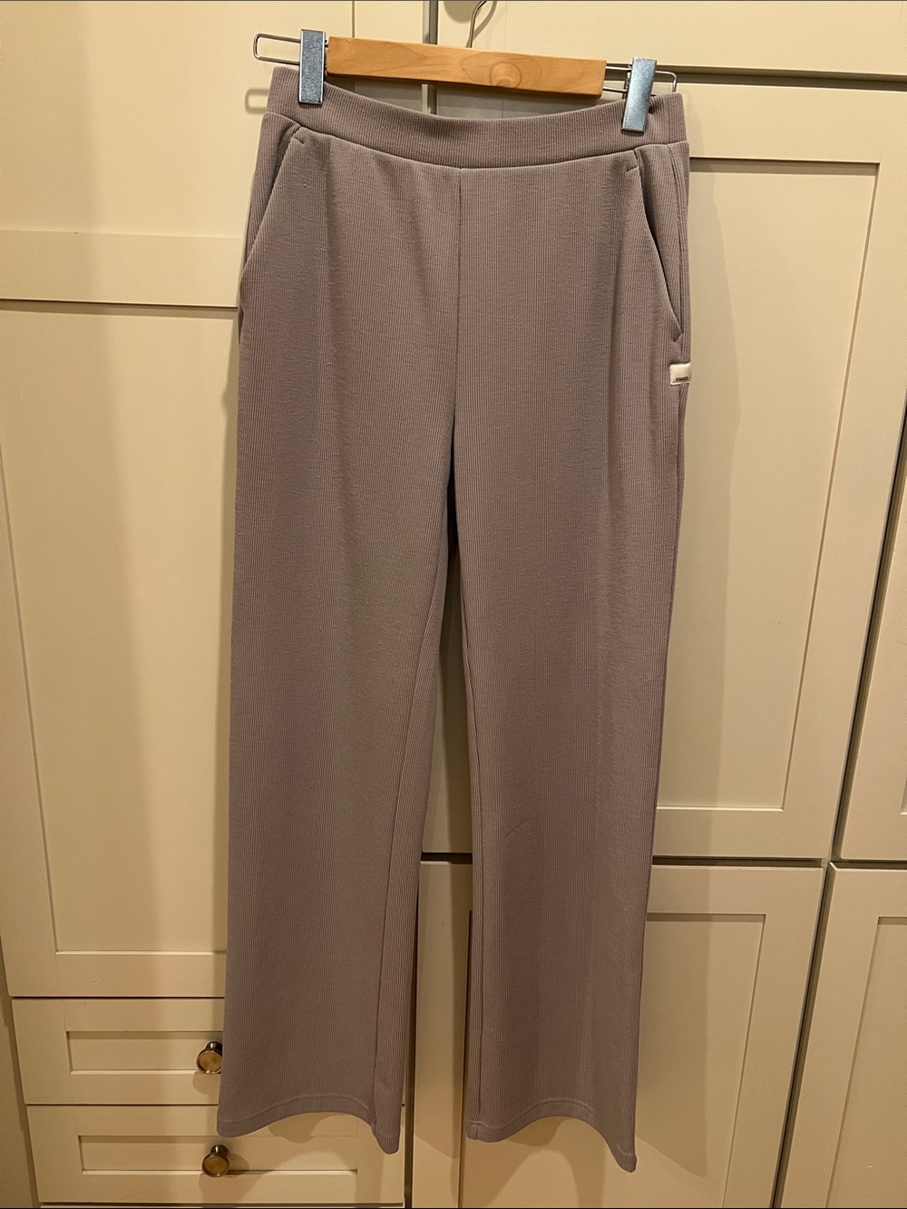Vuori gray wide leg ribbed pants size S
